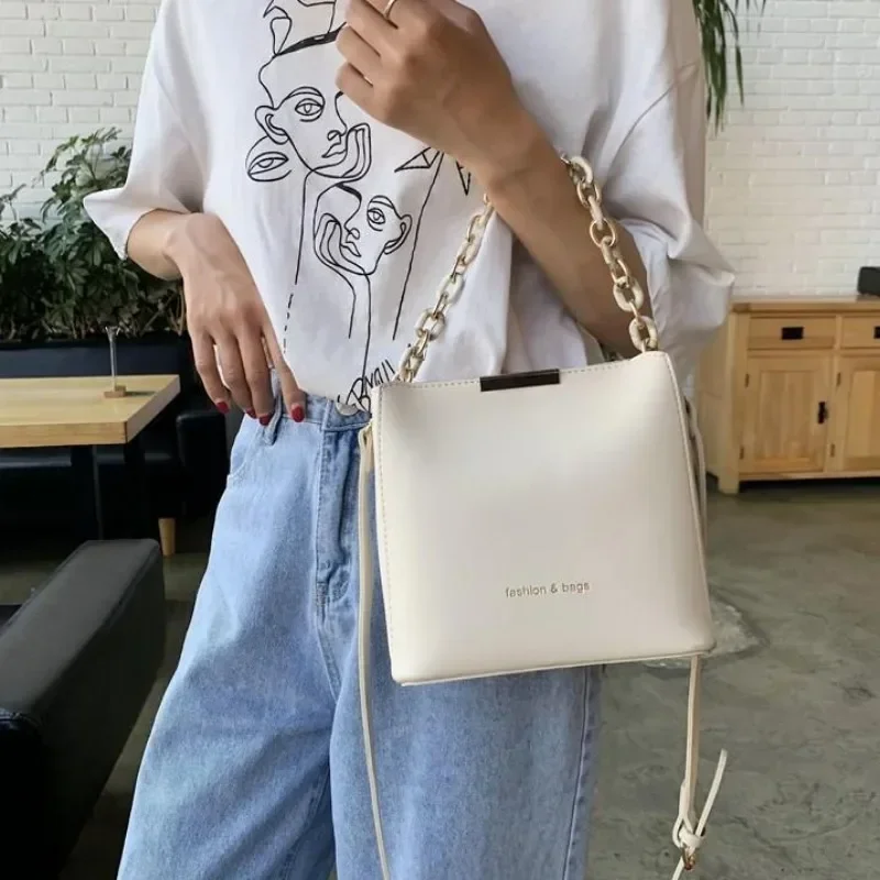 Leisure White Bucket Luxury Handbag for Women 2023 New Fashion Chain Bag Versatile Crossbody Shoulder Bag Small Square Bag Totes