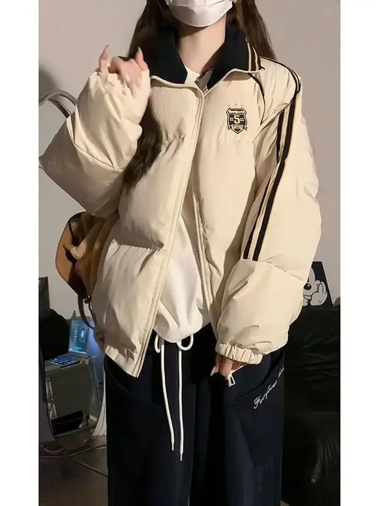 

Корейская женская зимняя куртка-пуховик в полоску с вышивкой, новая винтажная свободная студенческая модель с наполнителем из полиэстера