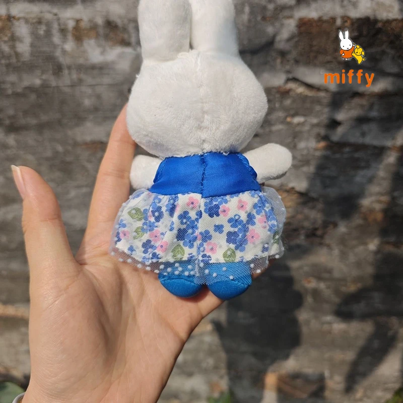 Kawaii miffy pingente de pelúcia dos desenhos animados azul floral vestido fofo brinquedo de pelúcia mochila anime acessórios dopamina boneca de pelúcia chaveiros