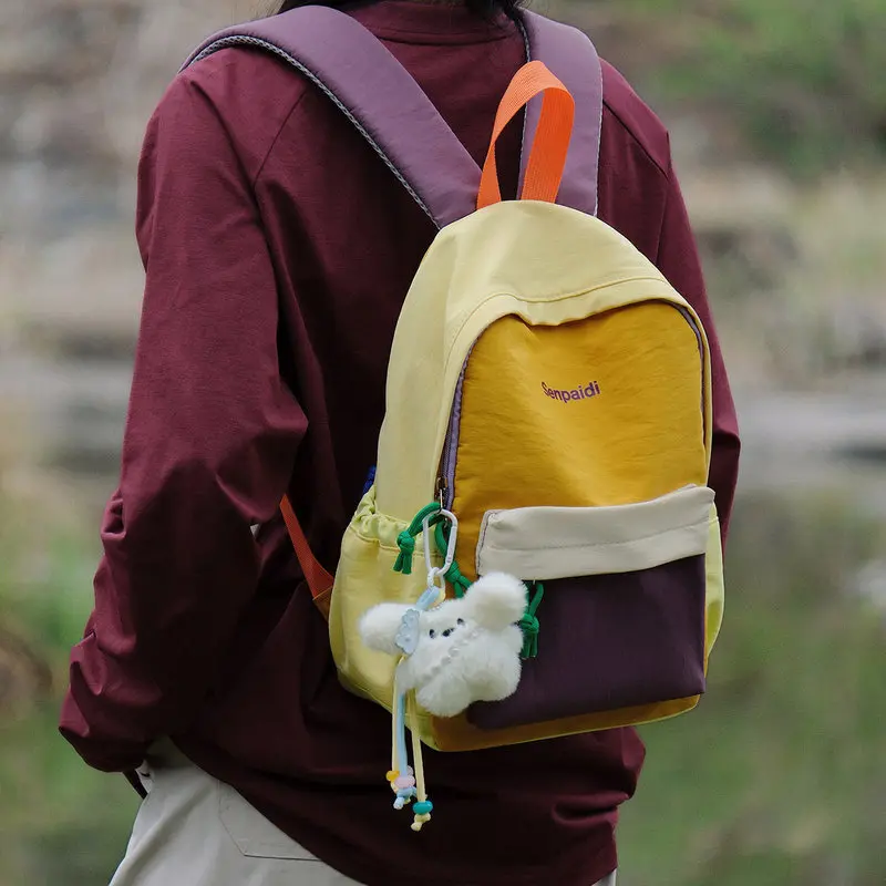2026New color-blocked backpack for men and women, student small backpack, outdoor travel high-appearance casual backpack
