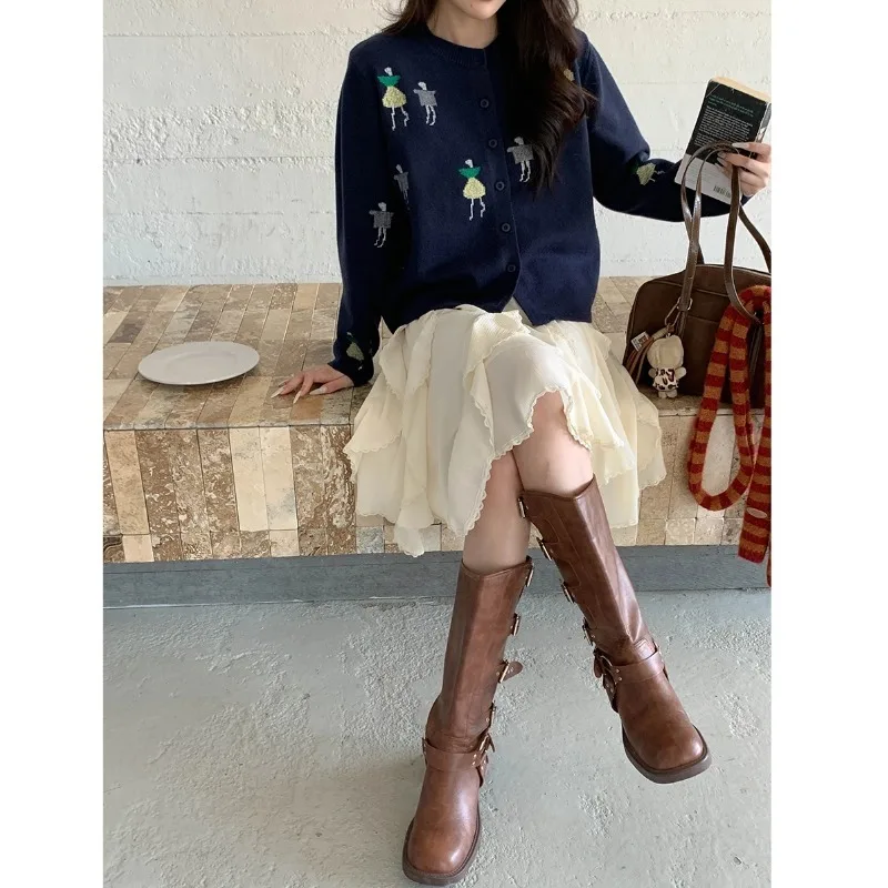 سترة محبوكة للتخسيس برقبة دائرية مطرزة بالرسوم المتحركة