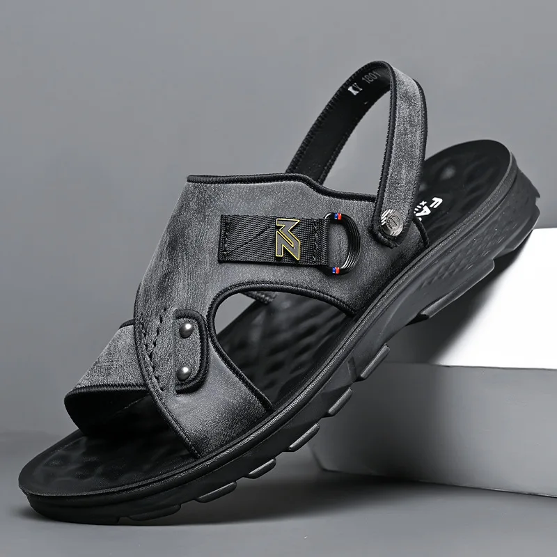 

Новинка 2023 года, молодежные сандалии, пляжная обувь на мягкой подошве для мужчин, летние тапочки двойного назначения, мужские дышащие кожаные сандалии