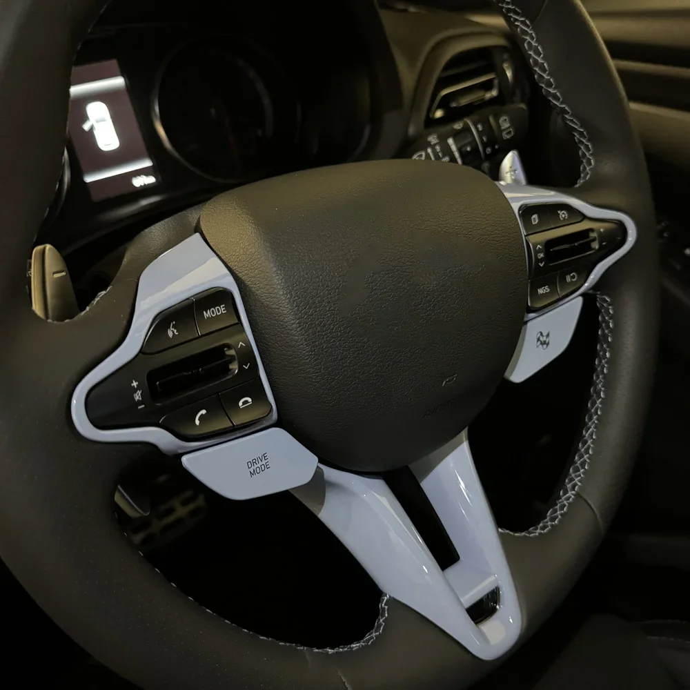 Pasek z włókna węglowego Niebieski Czerwony Wnętrze samochodu Przycisk Kierownica Pokrywa Podbródek Rama Wykończenie Dla Hyundai Veloster N 2019-2023 i30 N