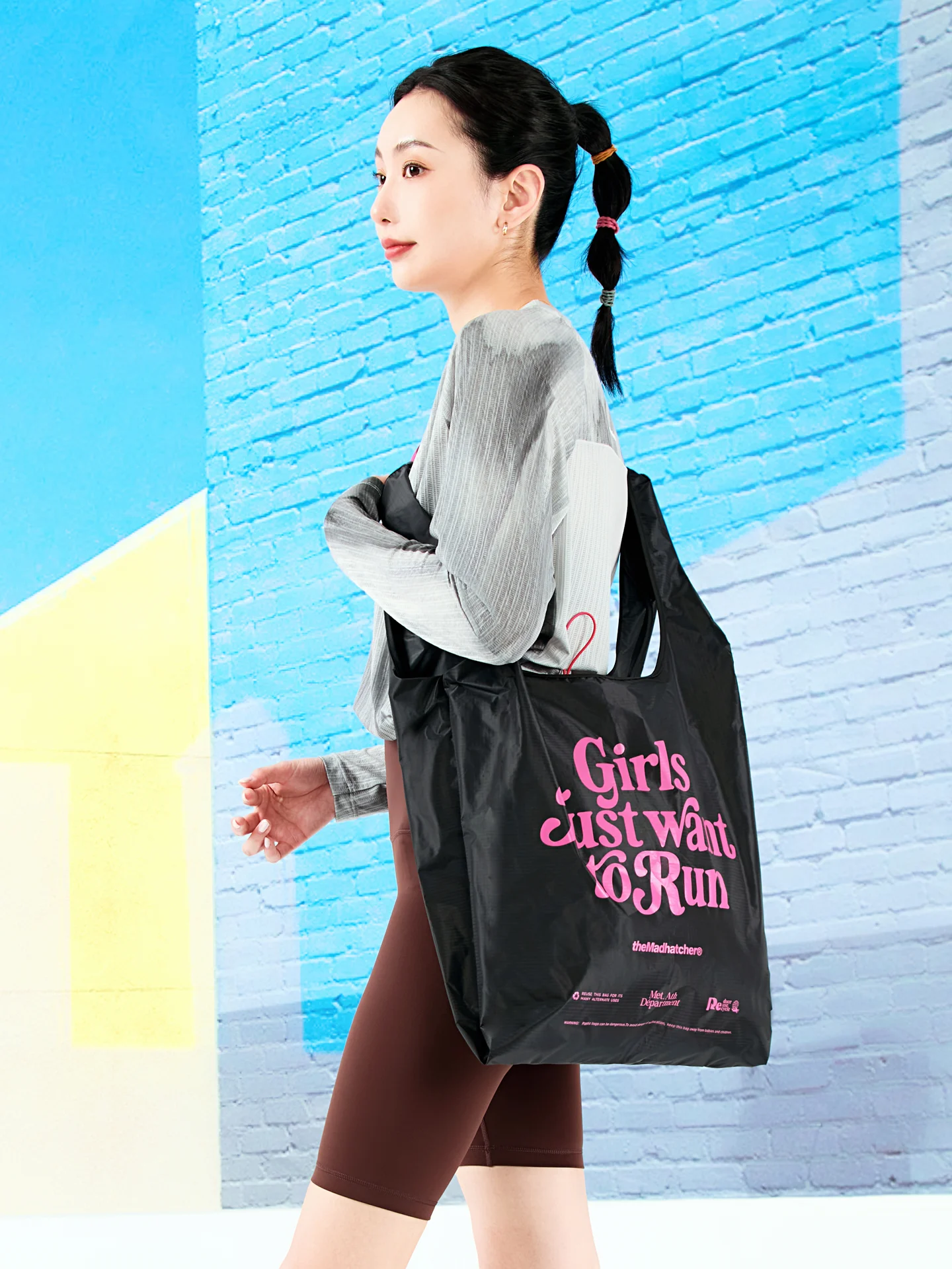 themadhatcher-lightweight-foldable-crossbody-bag-unisex-handbag-shopping-bag-convenient-carry-design-sporty-outdoor-accessory