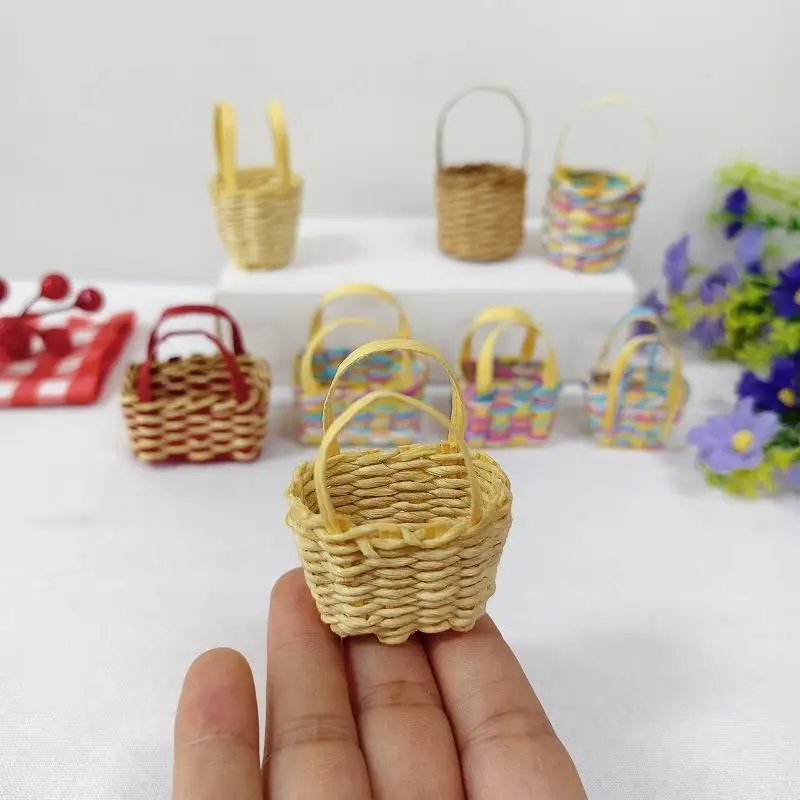 Neuer 1-teiliger Aufbewahrungskorb, Szenerie-Requisiten, Puppenhaus-Miniatur, geflochtener Blumenkorb, Tragkorb, Miniaturmodell, Alltagsbedarf, Dekoration