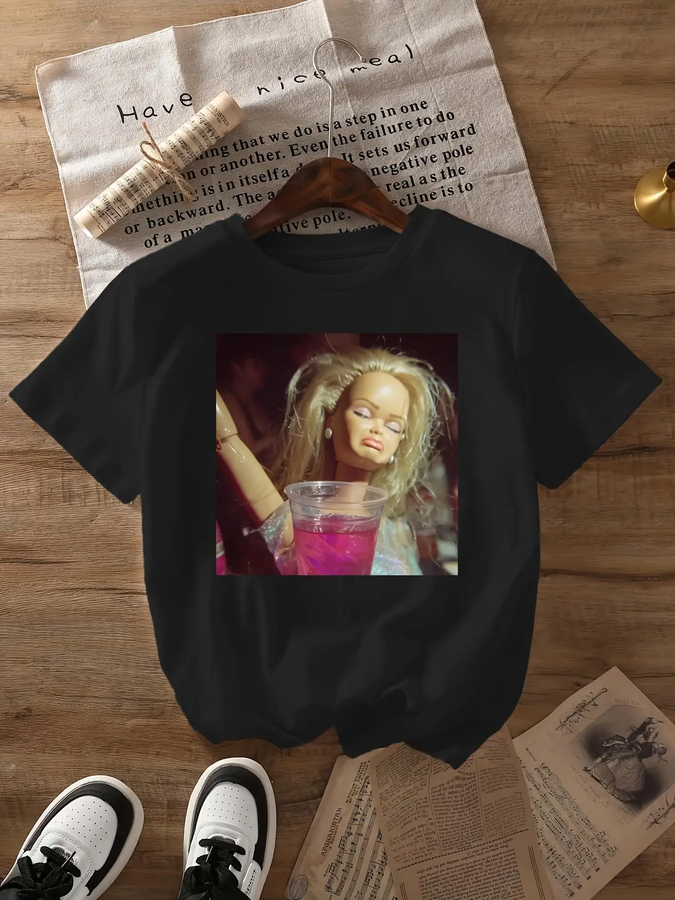 Fun Doll Print T-Shirt, Casual Top with Round Neck and Cuffs, Suitable for Spring and Summer Wear, Women's Clothing