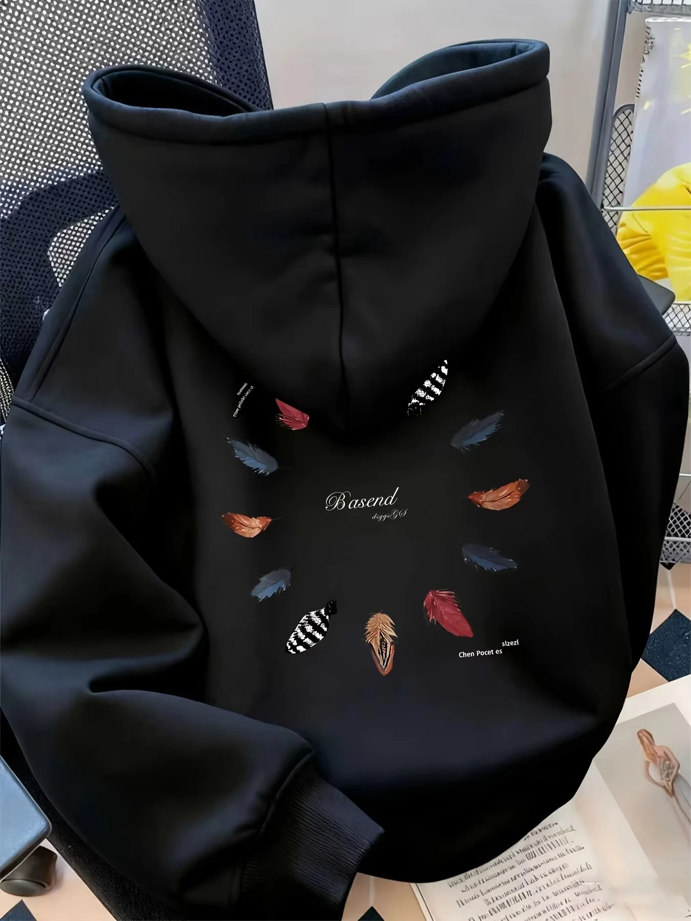 2026 New Style Cotton Winter-Spring Men's Retro Lettering Textured Feather Print Soft Casual Sports Hoodie