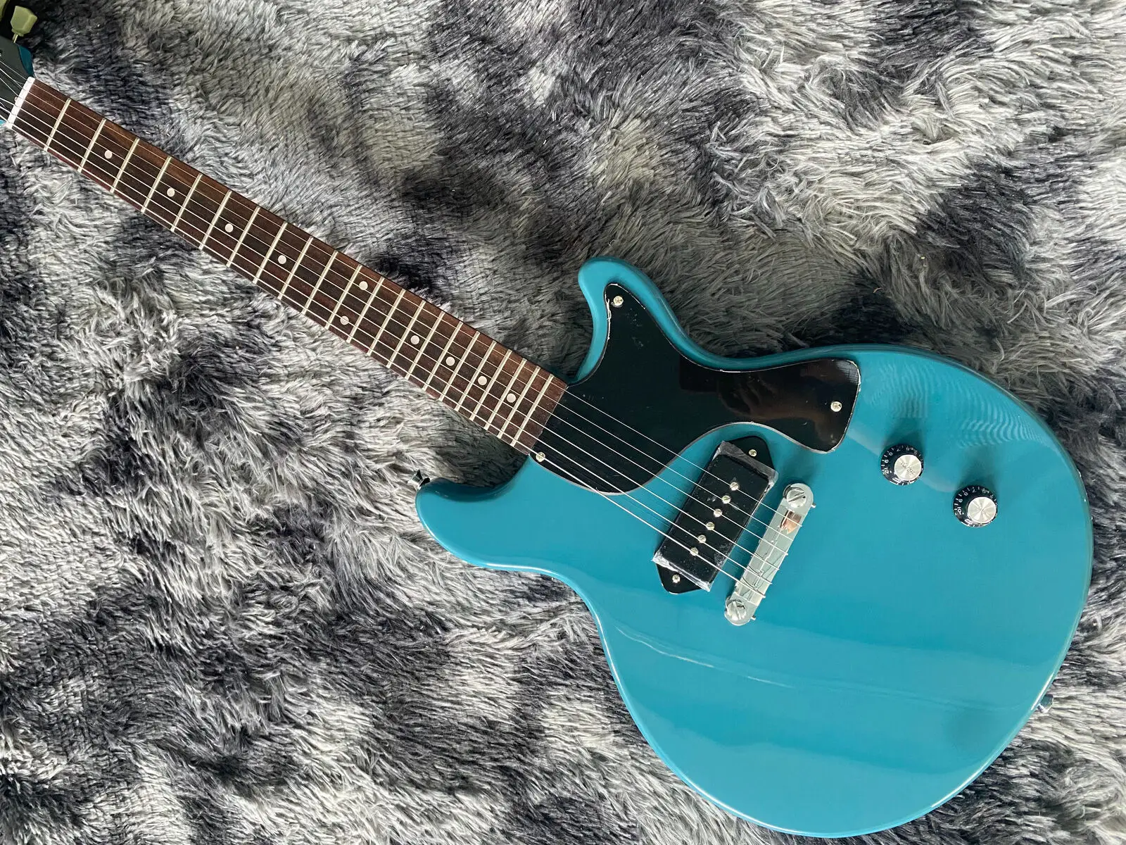 Hot Sale Electric Guitar Junior Blue Color Active Pickup And Neck