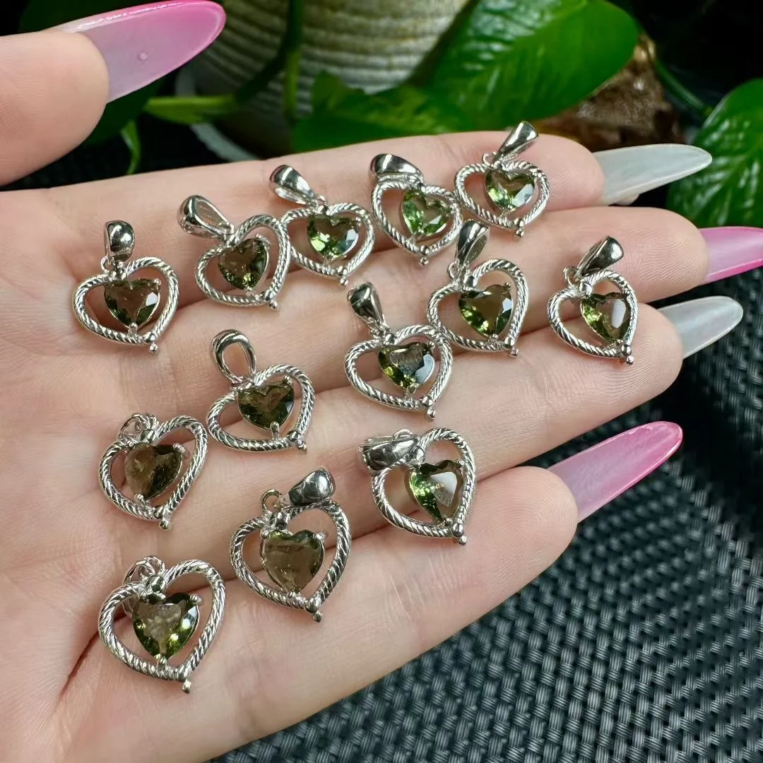 1 قطعة Fengbaowu الطبيعية مولدافيت القلب قلادة 6 مللي متر الأوجه القلب 925 فضة الريكي أحجار استشفاء مجوهرات هدية للنساء