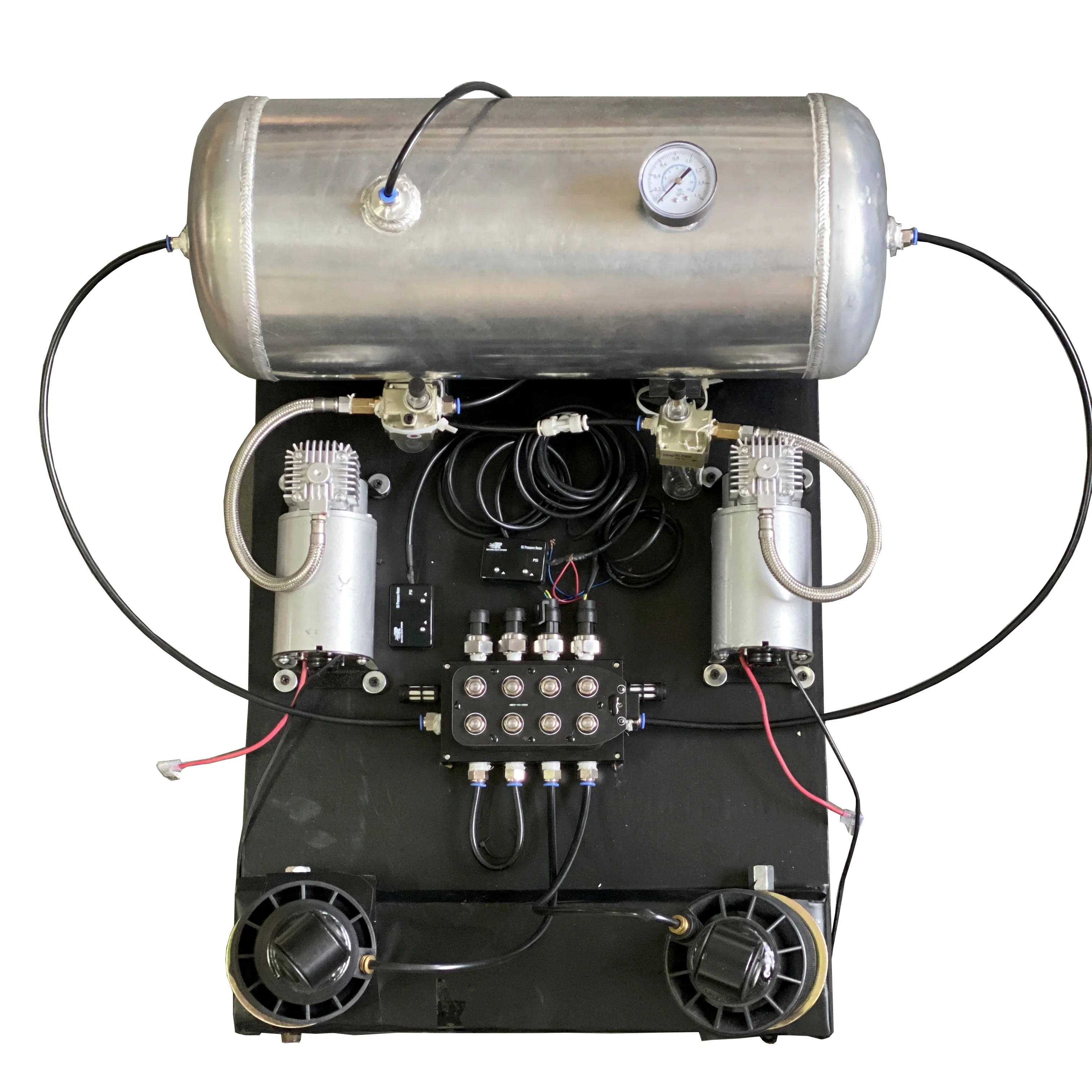 

Полная автомобильная система пневматической подвески с простой ручкой управления, резервуаром для хранения воздуха и небольшим воздушным насосом.