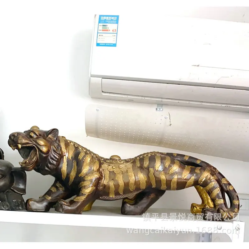 Pure copper tiger figurine, a symbol of wealth and prosperity, a zodiac tiger, a copper tiger for home and living room decoratio