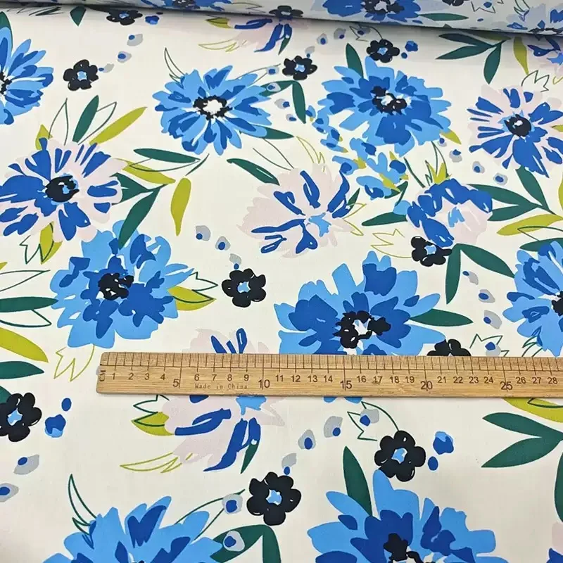 

Высококачественная эластичная хлопковая ткань с синим цветком и принтом на заказ для женского весеннего платья, блузки, ткань «сделай сам», швейный материал