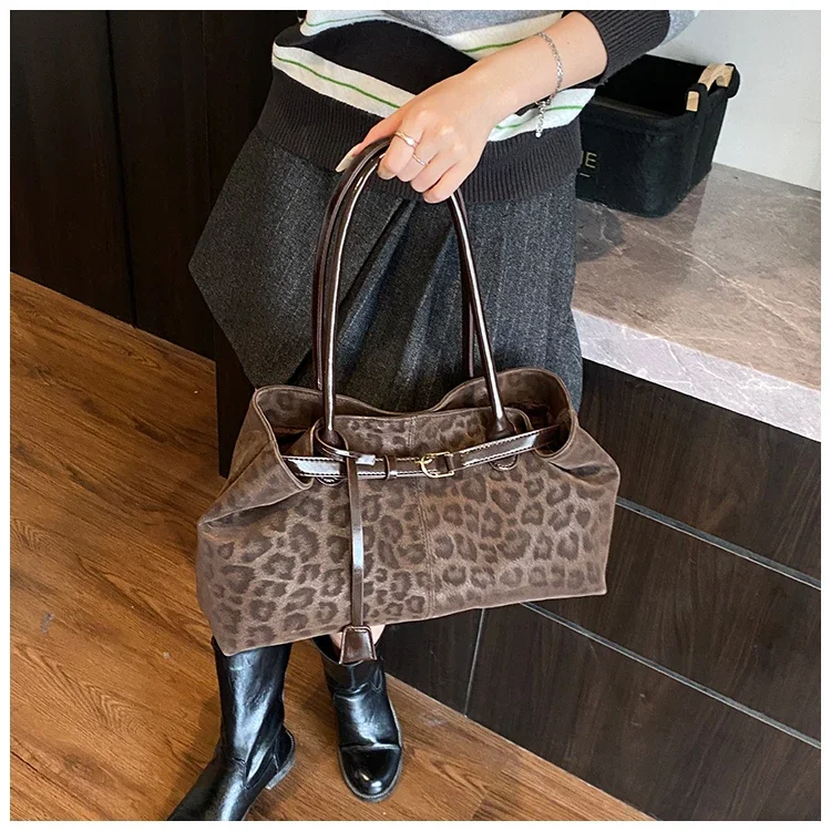 Leopard Print Sewing Thread Hasp Youth Sweet Shoulder Bags for Women 2026 Hot Sale Large Capacity Sense of Luxury Tote Bags