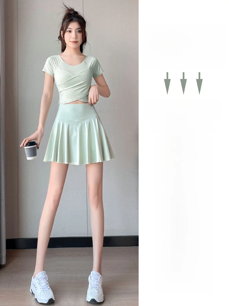 レディースバドミントンスポーツウェア 夏 2025 新作 テニスフィットネスウェア ランニング速乾プリーツスカート ツーピースセット