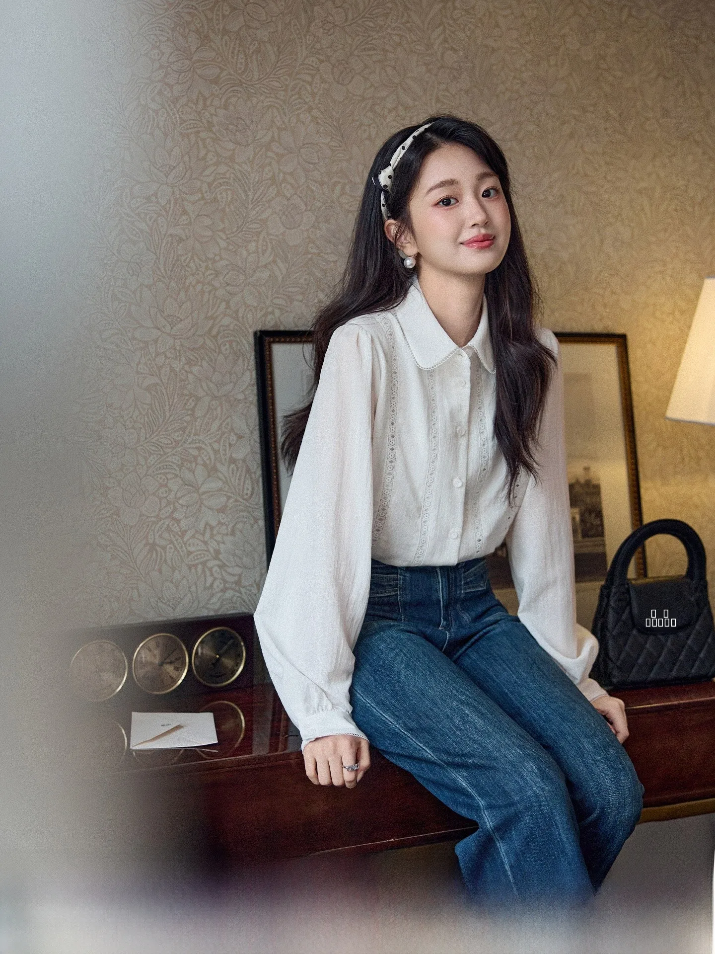 

Белая блузка с кружевным воротником и длинными рукавами, свободного кроя, стройнящая, для повседневной носки, во французском стиле, прямого силуэта, из дышащей смесовой ткани (полиэстер)