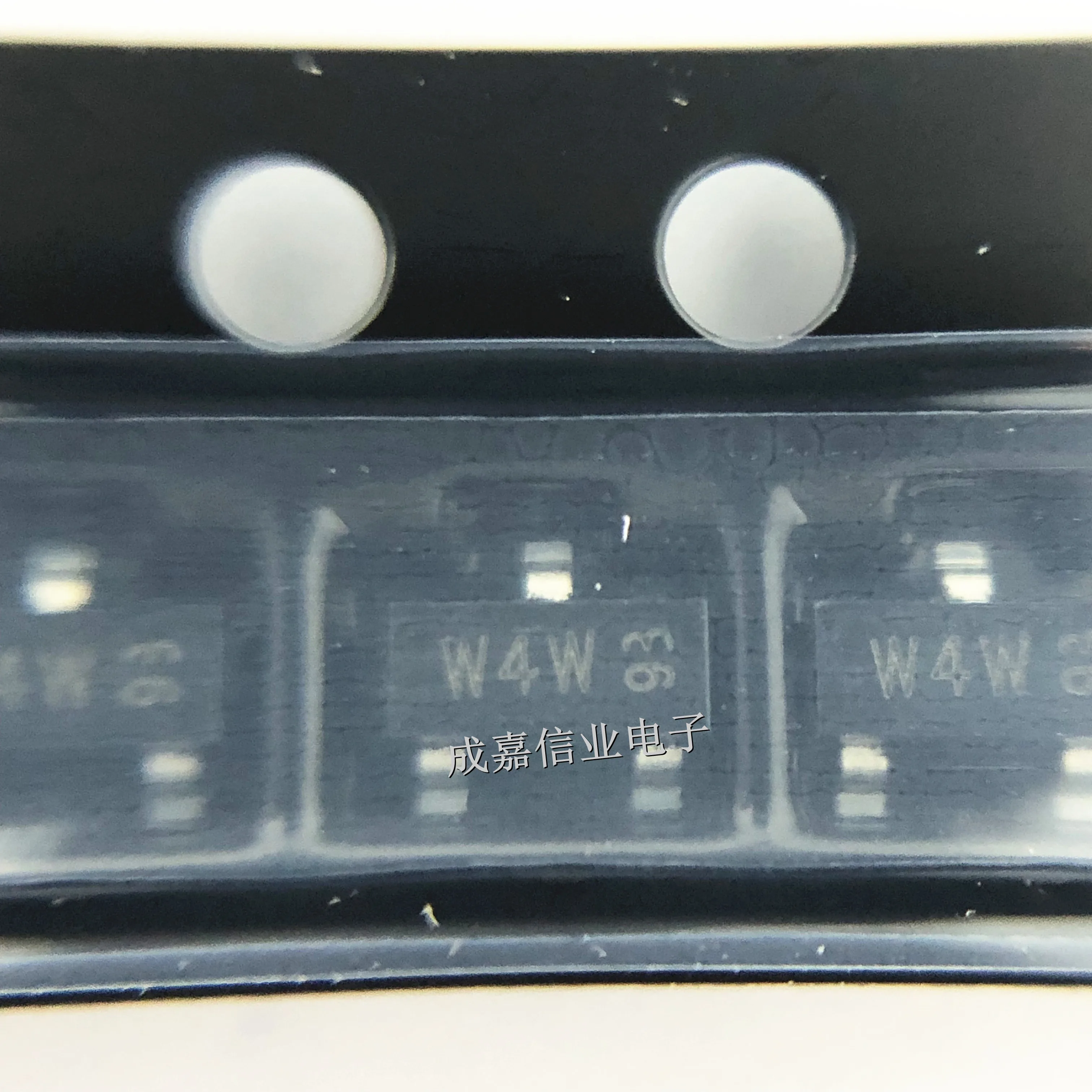 

100pcs/Lot PBHV8540T,215 SOT-23-3 MARKING;W4W NPN Bipolar Transistors - BJT 500mA 400V Operating Temperature:-55℃~+150℃