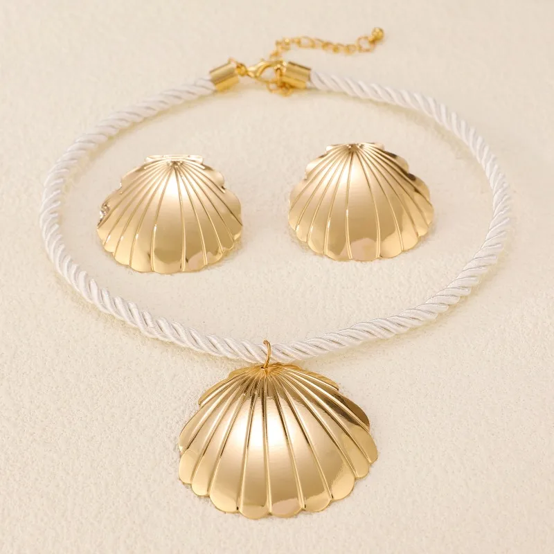 Summer New Ocean Fan Shell Pendant Earrings Necklace Set Wholesale of Fashionable Women\'s Beach Parties, Trendy Leisure Jewelry