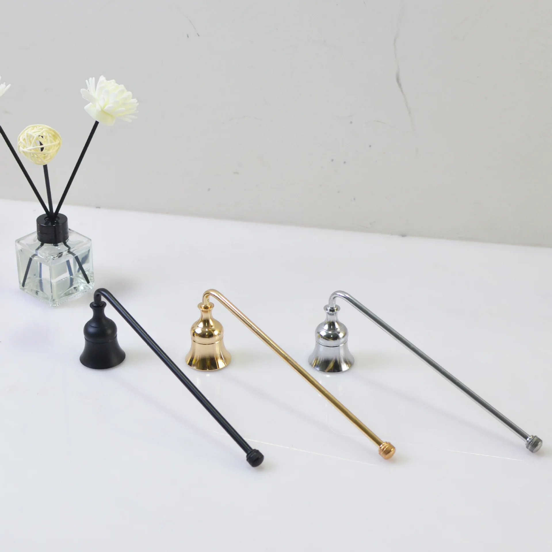 2pcs Candle Snuffers Fire Stopper Reduce Smell&Smoke Slender Handle Bell Extinguisher Vintage Decor Home Hotel SPA Aromatherapy