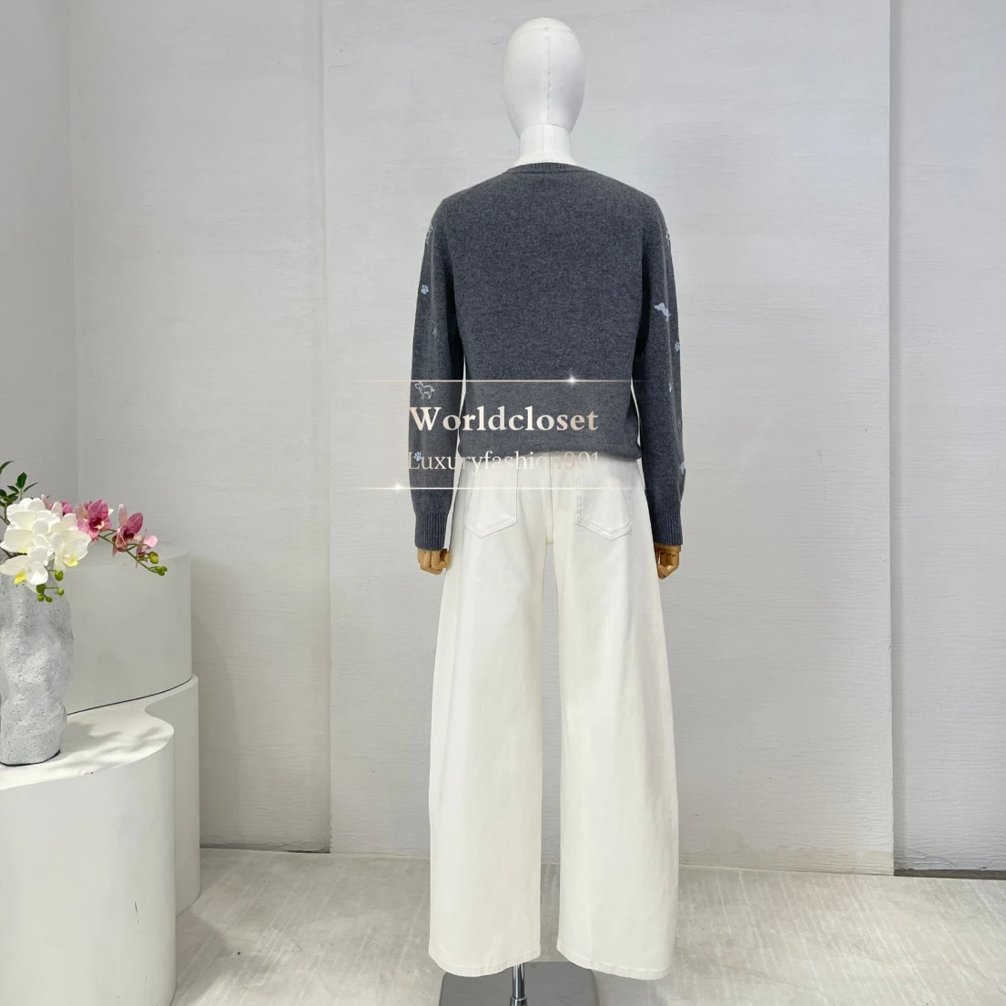 2025年新作 ホワイト 長袖 パピー柄 セーター プルオーバー トップス