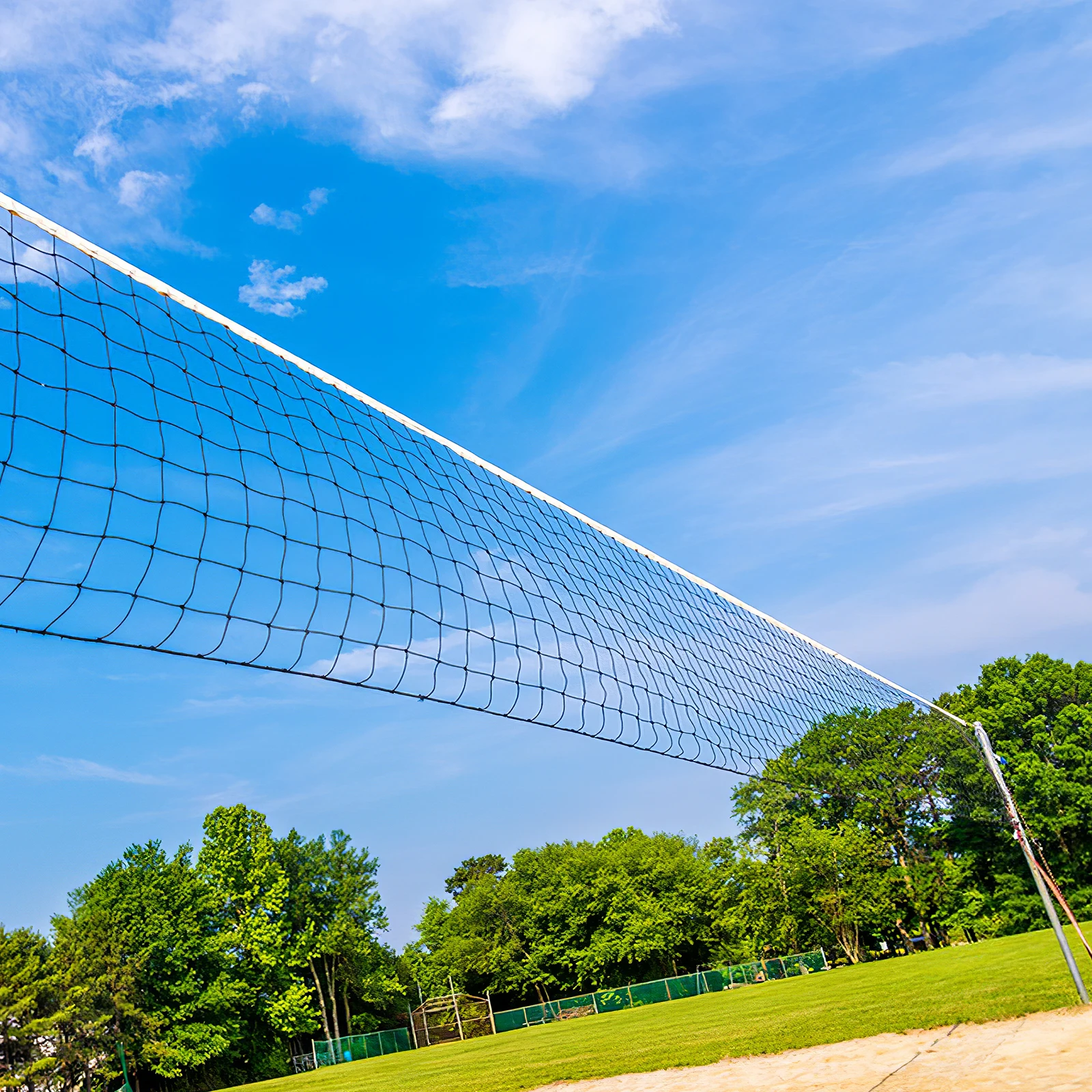 

Прочная волейбольная сетка для улицы и помещений, усиленные края со стальной проволокой, повышенная износостойкость, портативная, легкая, удобная.