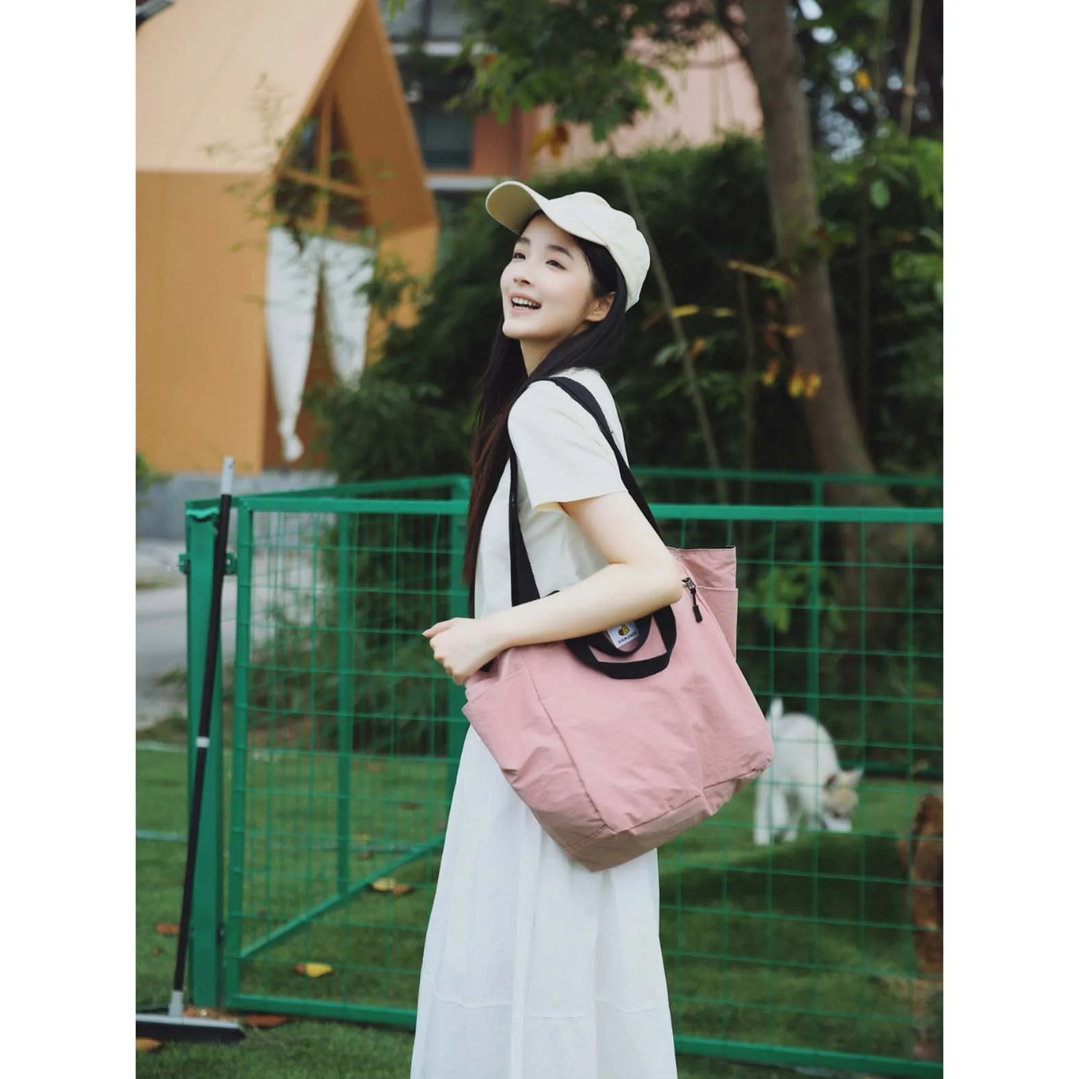 

Large capacity tote bag, simple and casual commuting bag, women's 2025 summer new daily travel shoulder bag