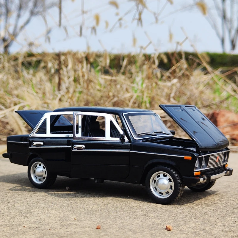 1:24 LADA คลาสสิกรถอัลลอยด์รุ่นรถ Diecast โลหะการจำลองของเล่นรถดึงกลับรถเสียงคอลเลกชันเด็กของขวัญ