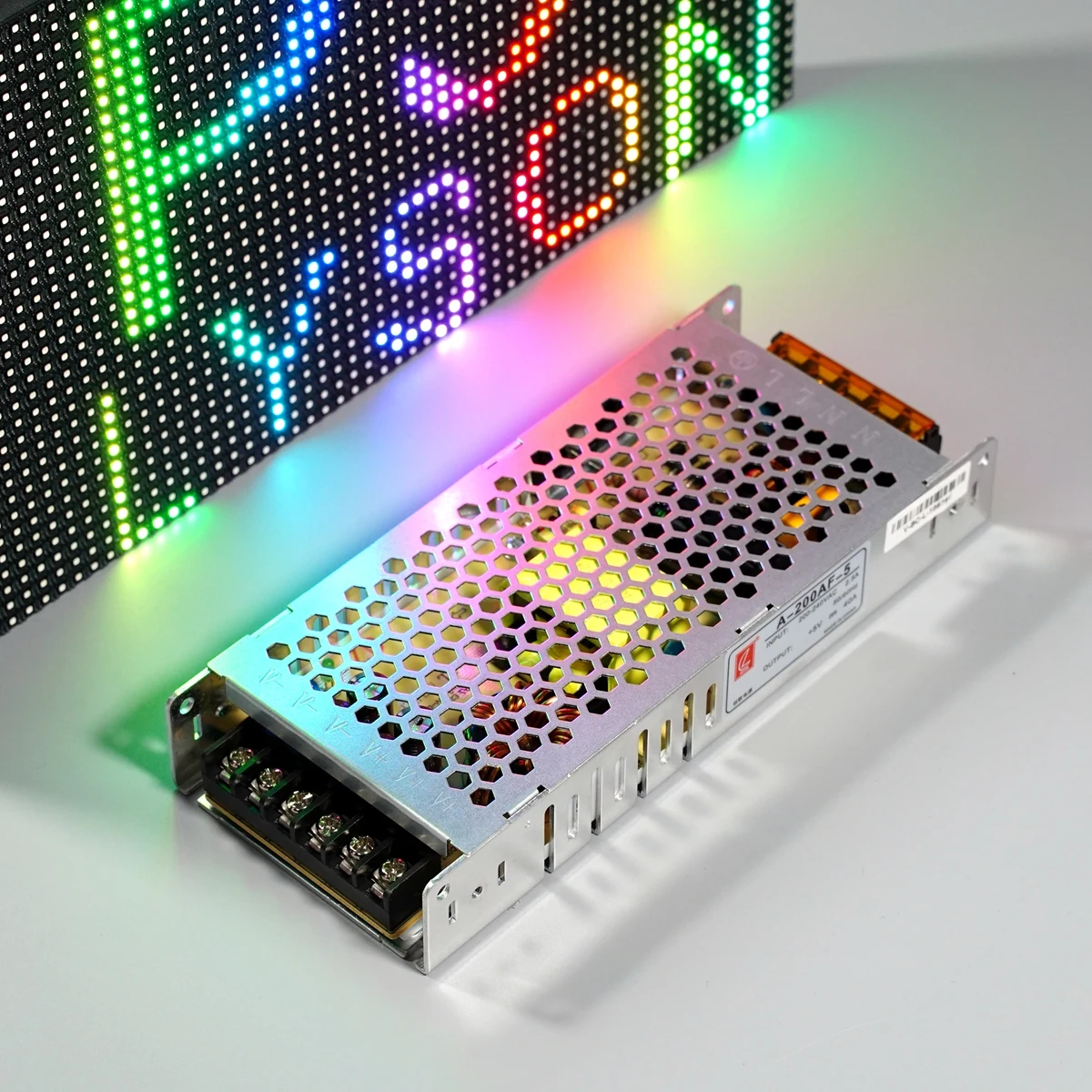 Uso da fonte de alimentação Chuanglian A-200AF-5 5V40A 200W para grande tela de exibição LED de publicidade com 3 cm de espessura
