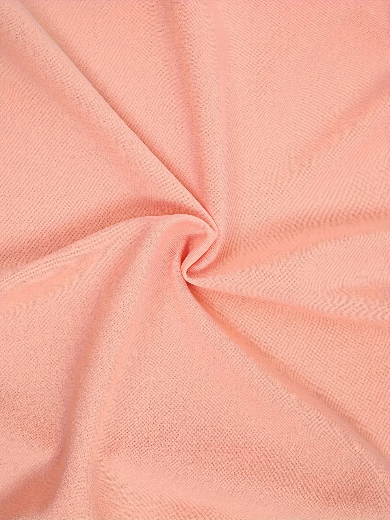 Różowa bluzka plus size z bufiastymi rękawami i dekoltem w kształcie dziurki + granatowa spódnica jeansowa, dwuczęściowy, casualowy letni zestaw na lato 2025