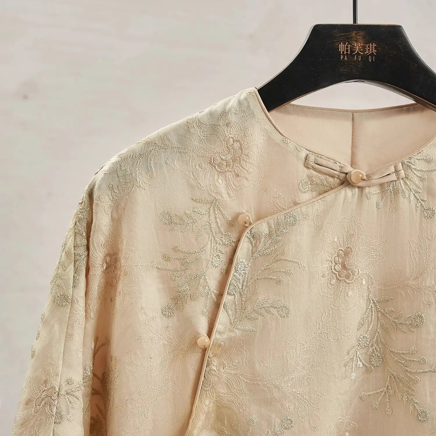 فساتين مطرزة متوسطة الطول للنساء فساتين تانغ فضفاضة من شيونغسام على الطراز الصيني العرقي