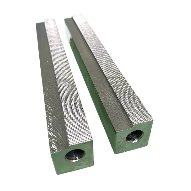 Vertical packaging machine accessories mold, unilateral straight reticulate