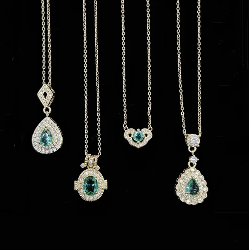 High End Retro Oval Green Gemstone Pendant Series Fashion Palace Style Inlay Diamonds Necklace Banquet Jewelry Accessories