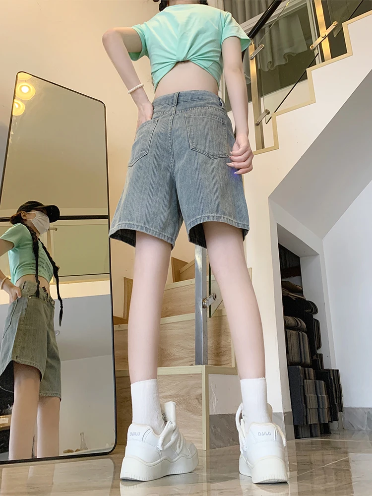 กางเกงยีนส์ขาตรงทรงหลวมเอวสูงลายทางสีอ่อนสไตล์วินเทจสำหรับผู้หญิงใส่หน้าร้อน