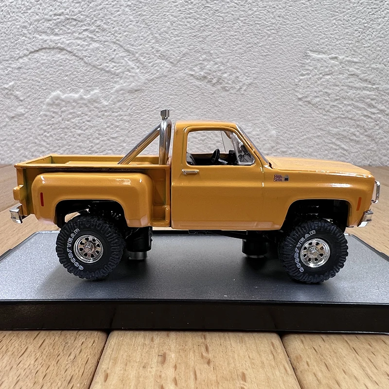 Diecast Alloy GMC High Sierra 15 4X4 Pickup Truck Cars Model, Adultos Brinquedos, Clássicos Lembrança Presentes, Exibição Estática, Escala 1:64, 1976