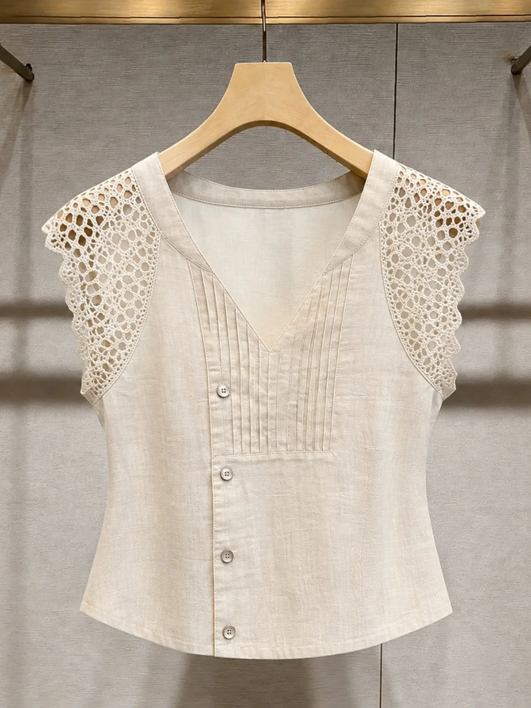 

V-Neck Pleated Hollow out Lace Sleeveless Vest Women's Slim Fit Summer Fashion Design Silk Top Korean Style Straight Cut
