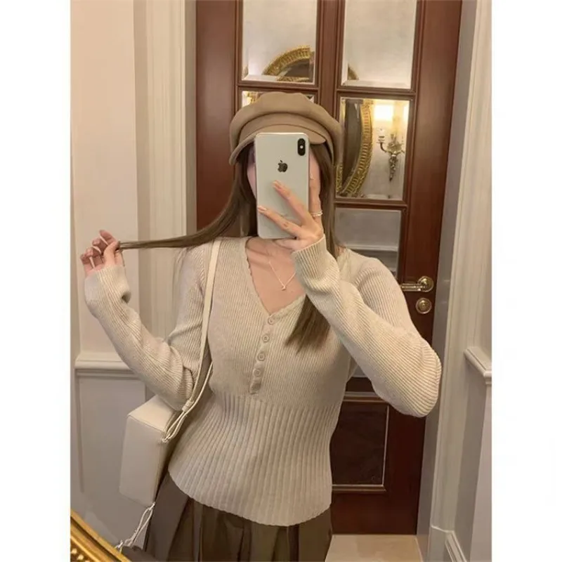 White V-neck Long-sleeved Knitted Women's Autumn Winter Petite Short Slim-fitting Sweater Early Autumn Chic Top