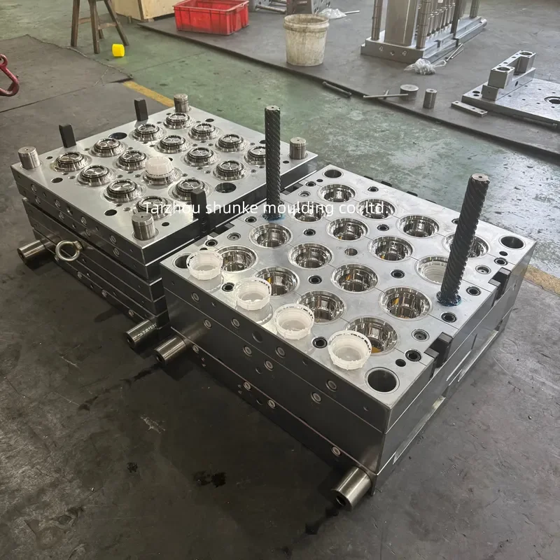 Mold Maker 16 32 Cavity Plastic Jerrycan Cap Mould Hot Runner High Speed 10L 20L Lubricant Engine Oil Cap Mold with LINEF