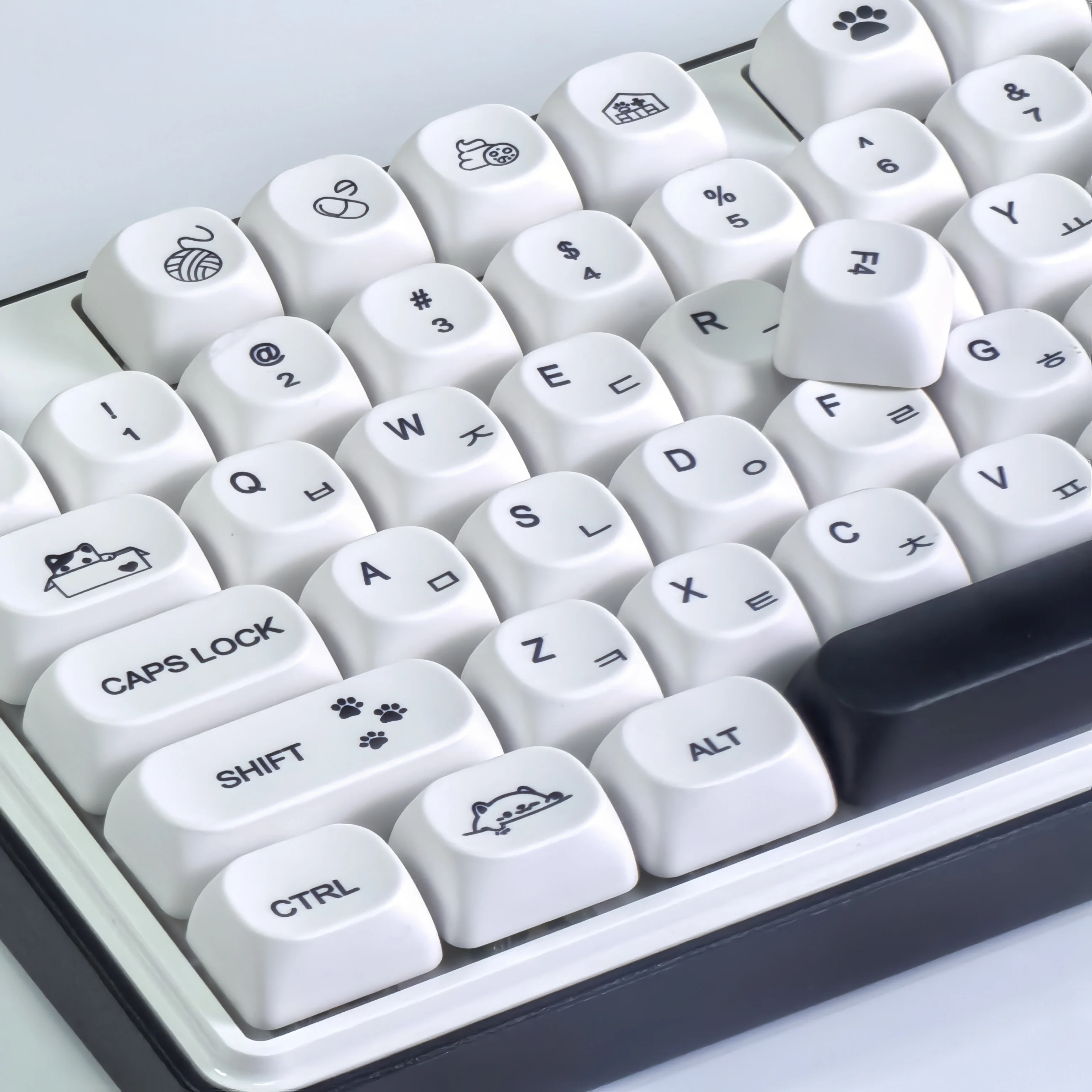 MAIMOOO Strange Cat Cute Keycap Russian/Korean PBT MOA Minimalist Black and White Keycaps Lovely Kitten Mechanical Keyboard Caps