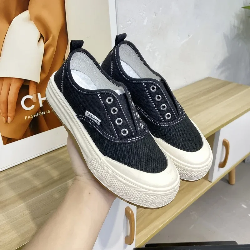 Women Canvas Flat Shoes Spring New Fashion Solid Color Breathable Women Sports Thick Soled Canvas Off White Casual Shoes