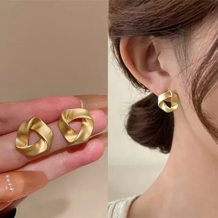 

French Vintage Twisted Triangle Stud Earrings Matte Gold Irregular Minimalist Cold Wind Metal Earrings Elegant Women Ear Jewelry