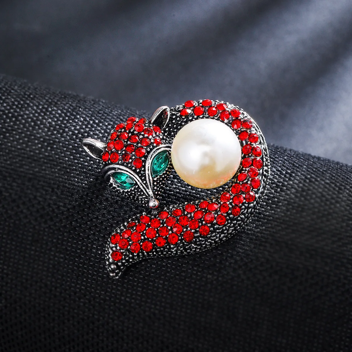 

Retro fashion fox brooch autumn and winter sweater jacket accessories brooch alloy inlaid diamond animal chest flower