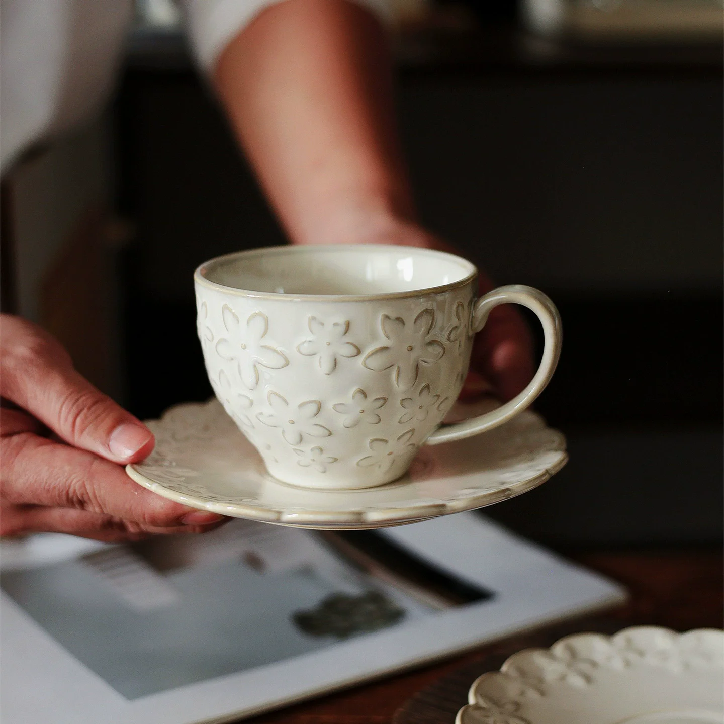 

Vintage Ceramic Coffee Cup Spoon Plate Set Luxury Exquisite Latte Flower Tea Water Cup Creative European Style Tea Cup Set Cafe