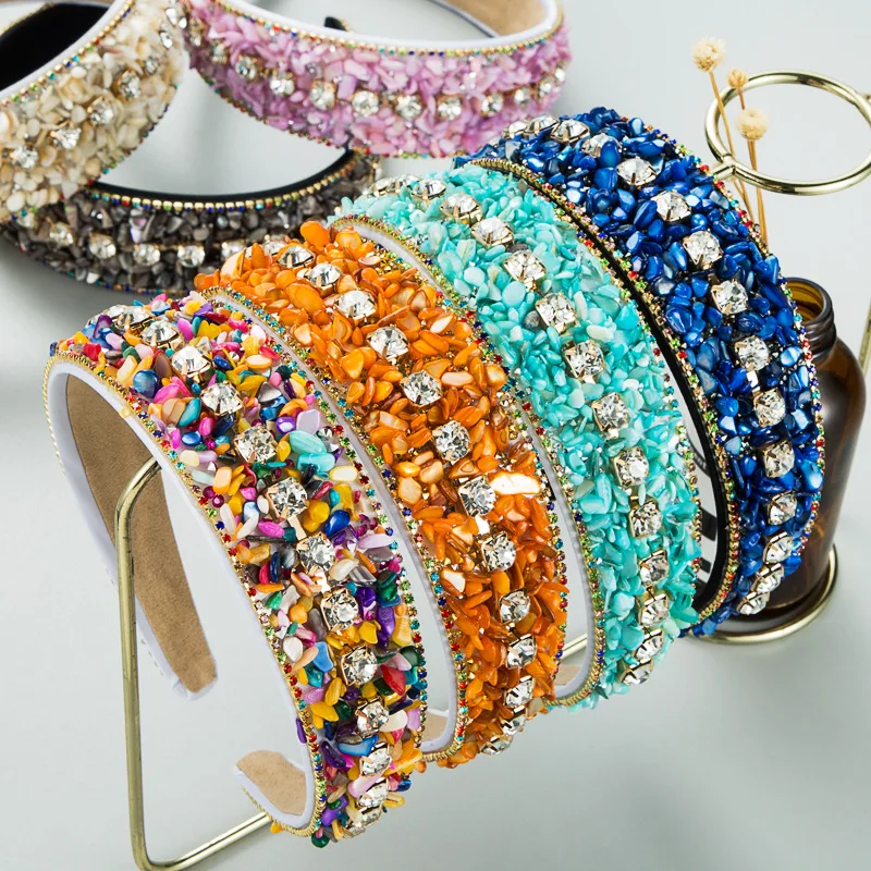 

Модный дизайн повязки на голову: широкая тканевая повязка с бирюзовыми стразами, универсальный головной убор в конфетных цветах