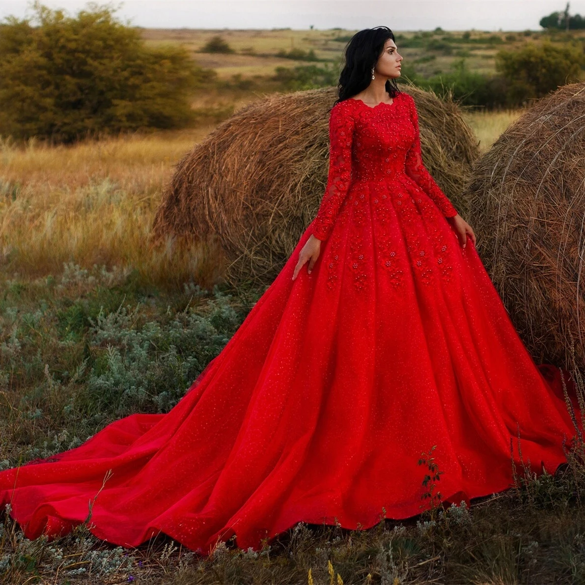 Vestidos de novia Vintage de encaje rojo con cuello redondo, línea A, mangas largas con apliques, falda de tul brillante, matrimonio marroquí