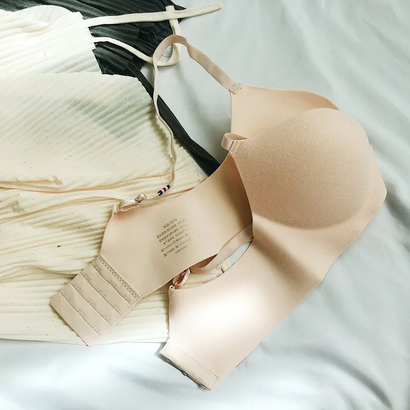 Sexy dámská push-up podprsenka bez závorky, bezešvá bezdrátová braletka s tenkými ramínky, jednodílné AB košíčky, hluboké V - náhled 4