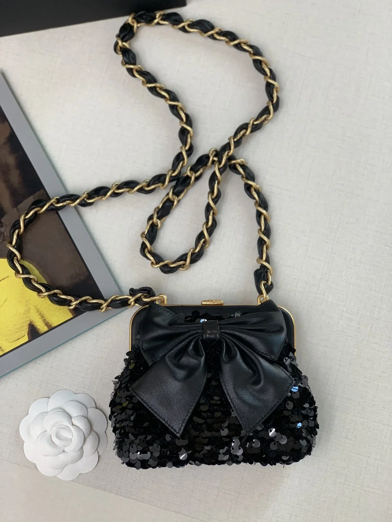 

Fashion 2024 Women Genuine Leather Bow Sequins Chain Shoulder Crossbody Handbag Banquet Bag Casual Purse