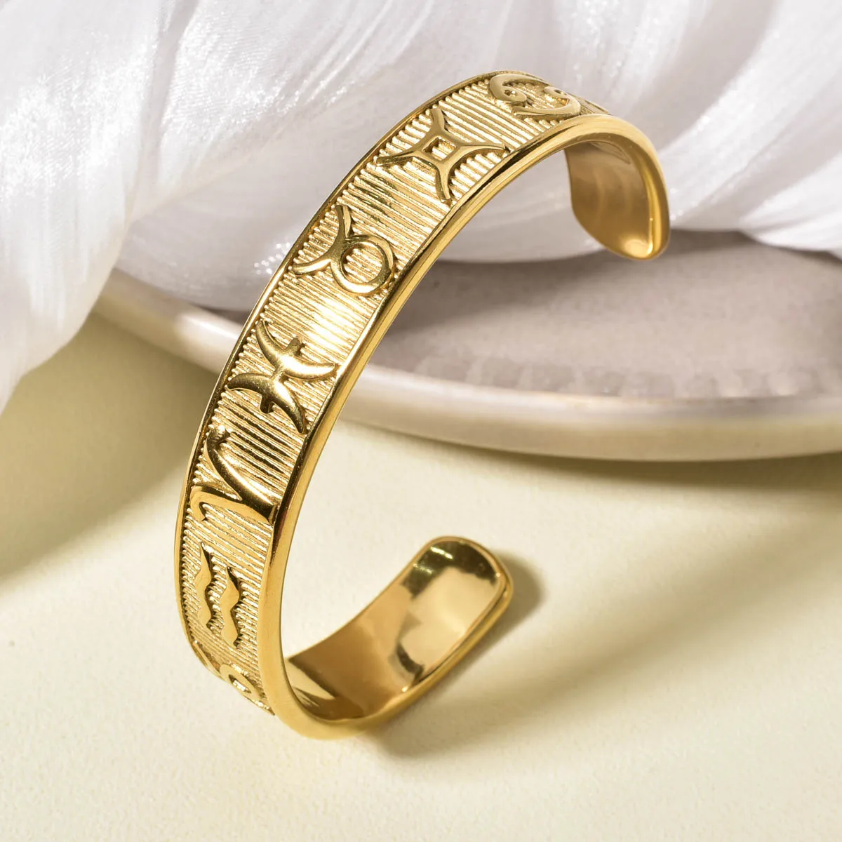 

Gold Plated Zodiac Sign Bracelet Ocean Theme Astrology Jewelry Sea Style Cuff Bangle for Women Fashion Gift Anniversary Birthday