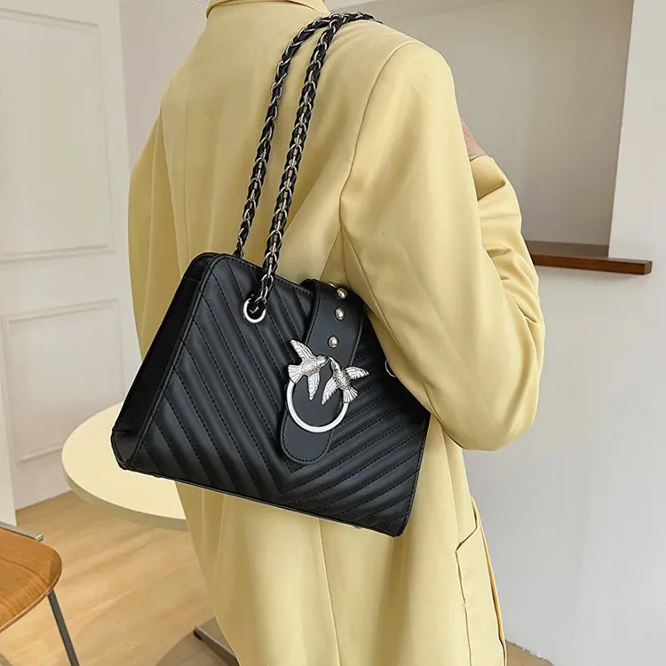 

Сумка Urban Flap Satchel, с верхней ручкой и возможностью ношения через плечо, квадратный ретро-дизайн с внутренними карманами, структурированная конструкция, незаменимая вещь на каждый день.