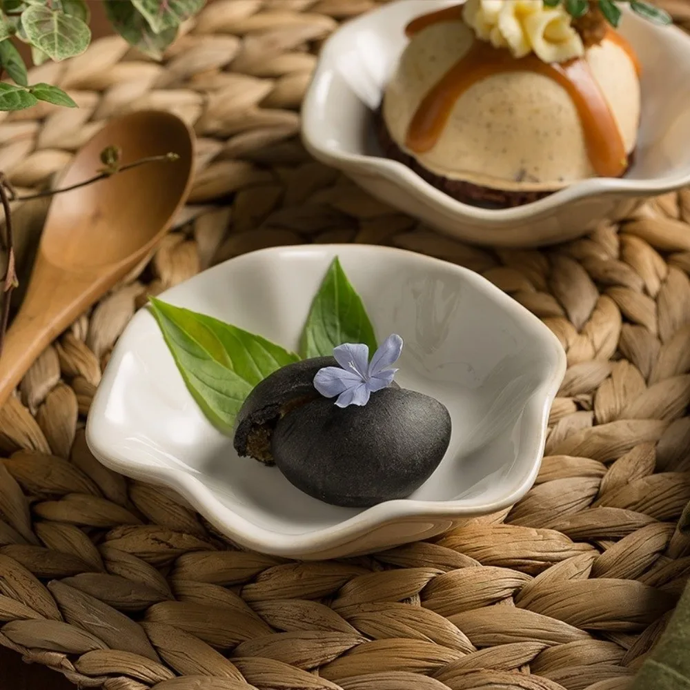 

Soy Sauce Dishes Japanese Style Ceramic Dipping Dish Lotus-shaped Kiln Glaze Mini Fruits Bowl Retro Dessert Plate Gift
