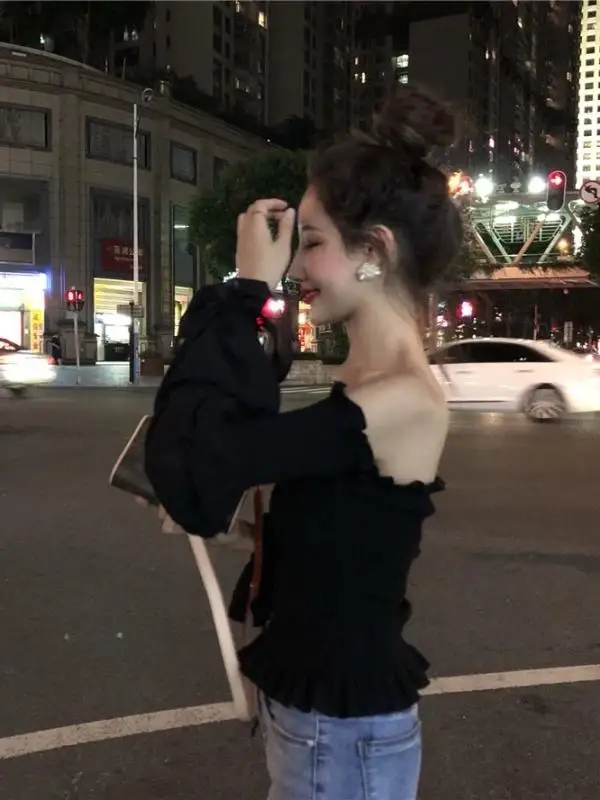 بلوزة نسائية أنيقة بأسلوب أوروبي لفصل الربيع، تصميم كوري بأكمام منتفخة وكتف واحد، قميص شيفون طويل الأكمام ضيق