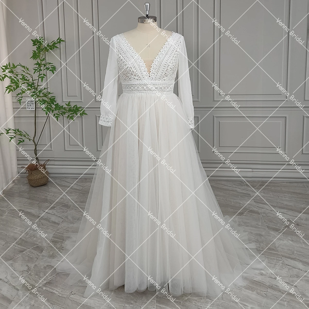 Bohemian Long Sleeves V Neck Lace Wedding Dress With Train Robe De Mariee Customized Puffy Tulle Rustic Zipper Bridal Gowns
